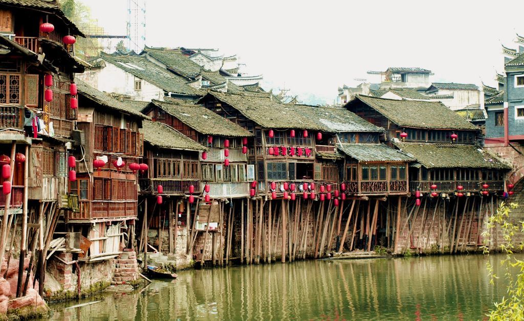 凤凰古城吊脚楼建筑